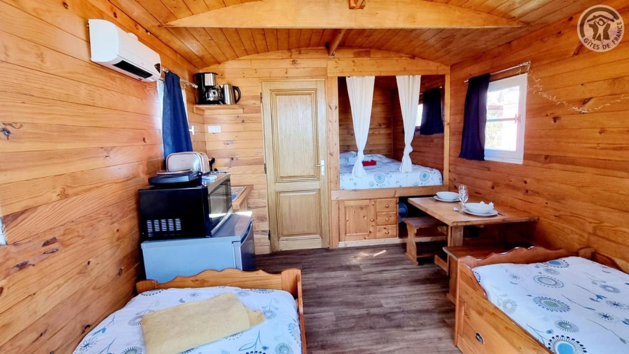 Roulotte Et Jacuzzi De Rachel Au Domaine Du Reuze Villa Winnezeele ภายนอก รูปภาพ